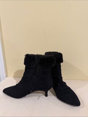 Impo Black Fur Cuff Suede Ankle Boots Size 10M women’s bootie memory foam comfy